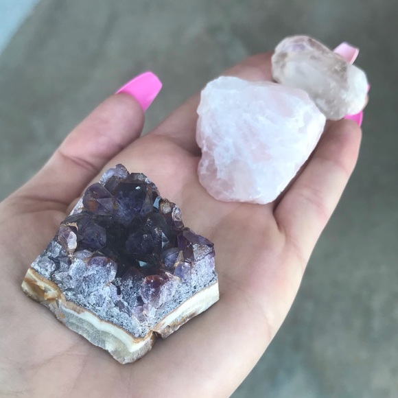 Healing Crystal Bundle 🔮🌿🤍 - Picture 4 of 5